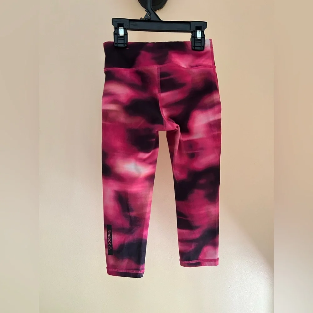 Reebok Tie-Dye Cropped Athletic Leggings | Girls XS(4/5) | Pink Active Bottoms